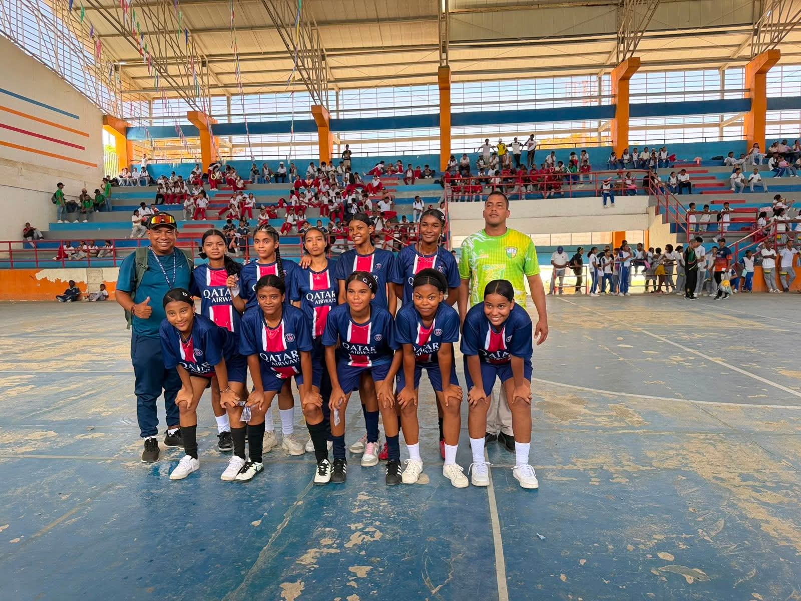 Equipo femenino de microfútbol de la institución educativa